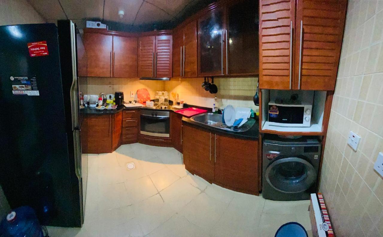 Nash Guest House Females Only Dubai Dış mekan fotoğraf