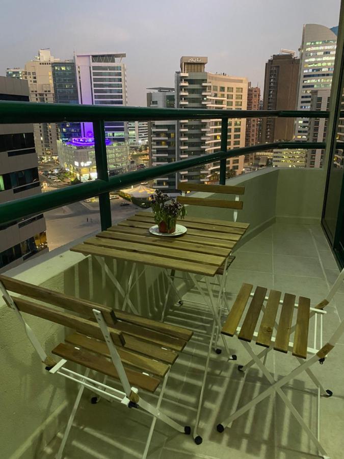 Nash Guest House Females Only Dubai Dış mekan fotoğraf